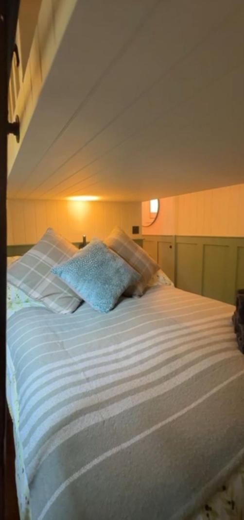 Hotel The Holly Hut Burton  Esterno foto