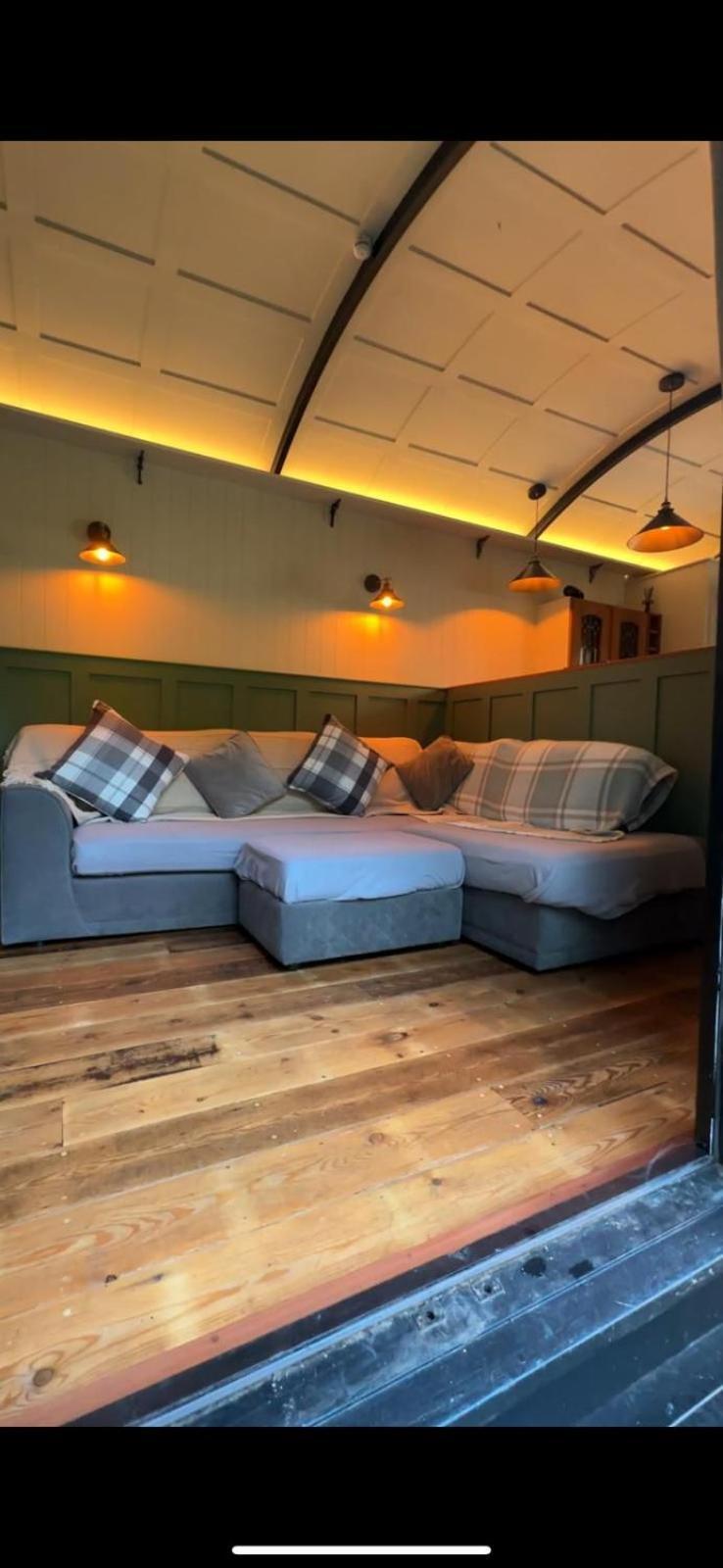 Hotel The Holly Hut Burton  Esterno foto