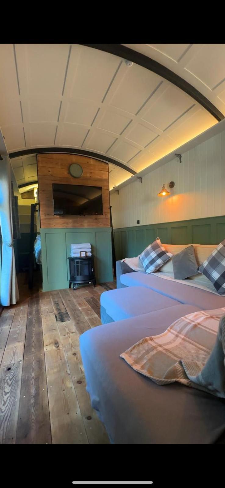 Hotel The Holly Hut Burton  Esterno foto